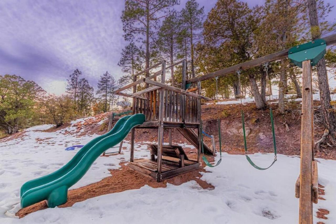 Chalet #5 Black Bear - Pet Friendly - Sleeps 6 - Playground & Game Payson