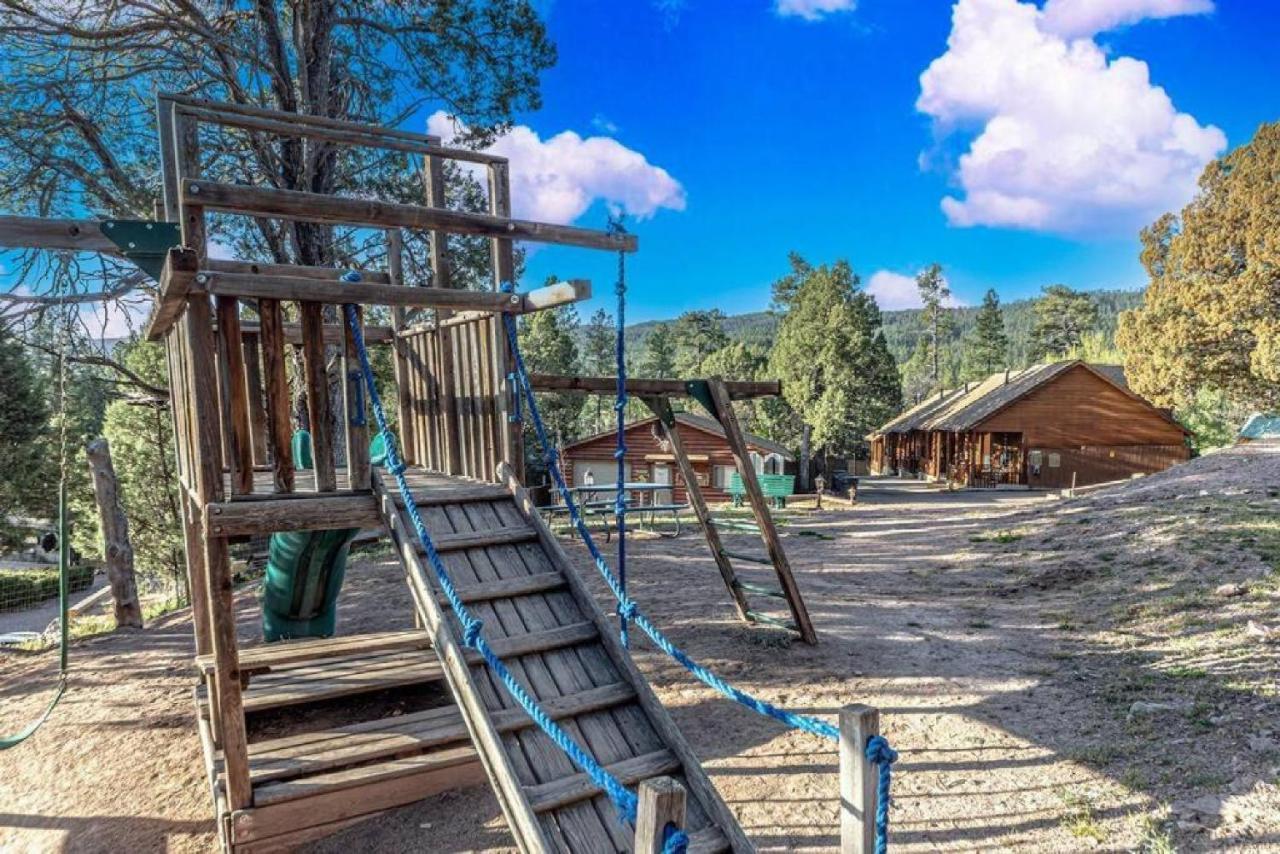 #5 Black Bear - Pet Friendly - Sleeps 6 - Playground & Game *